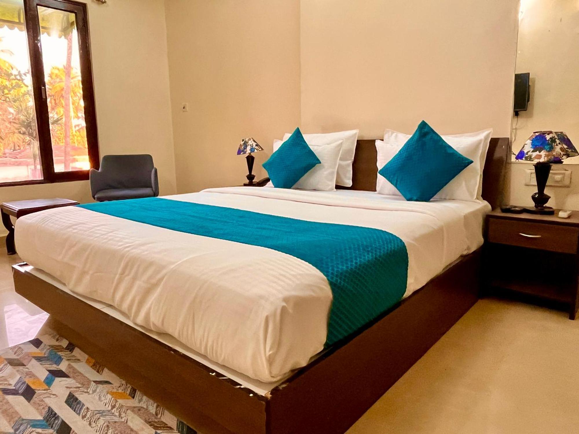 קלנגוטה Summer Beach Resort, Goa - #Near Baga Beach #Swimming Pool #Garden #Bar #Lift #Premium Rooms #Property Of The Year #70565-84665 מראה חיצוני תמונה