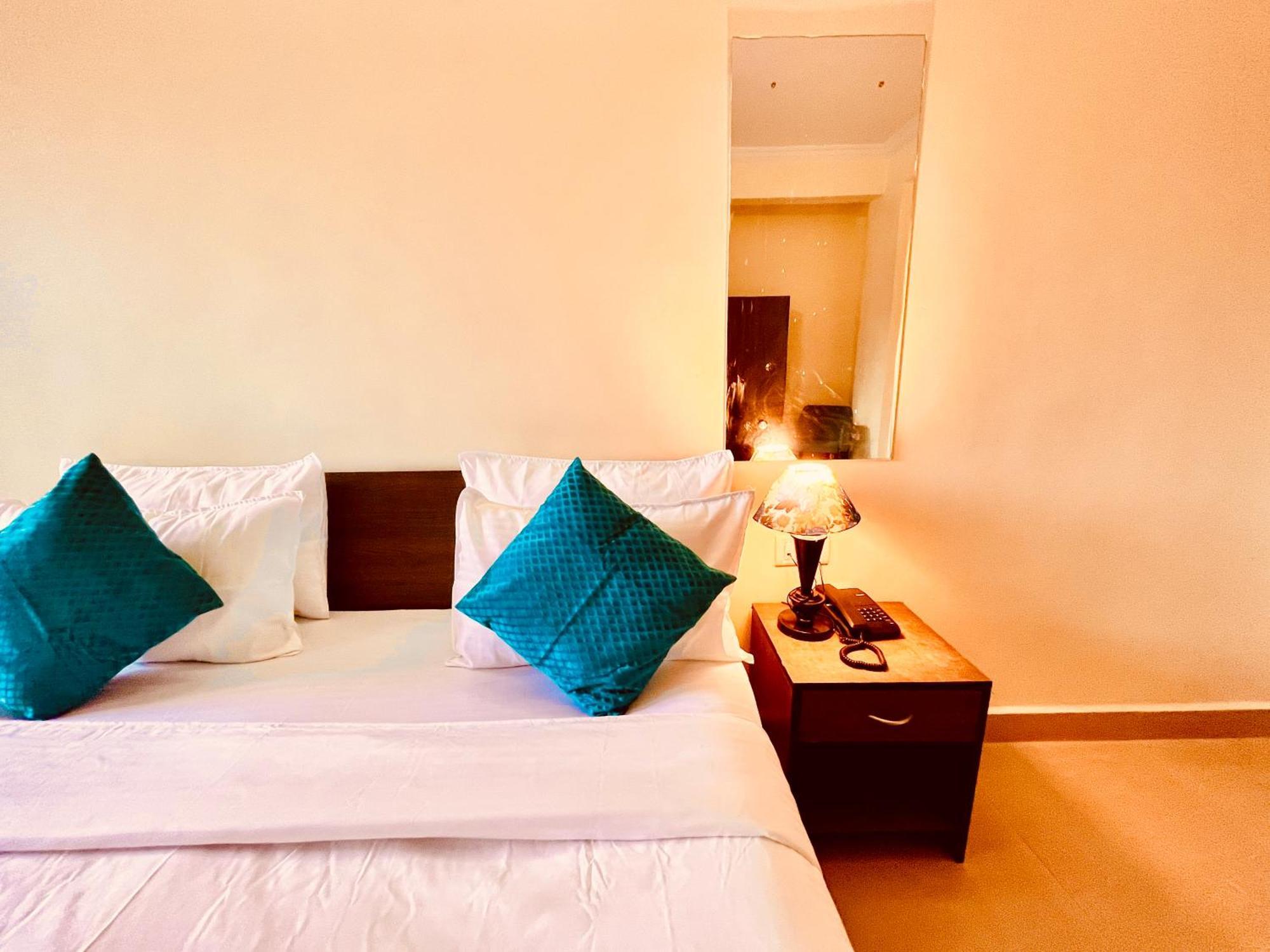 קלנגוטה Summer Beach Resort, Goa - #Near Baga Beach #Swimming Pool #Garden #Bar #Lift #Premium Rooms #Property Of The Year #70565-84665 מראה חיצוני תמונה